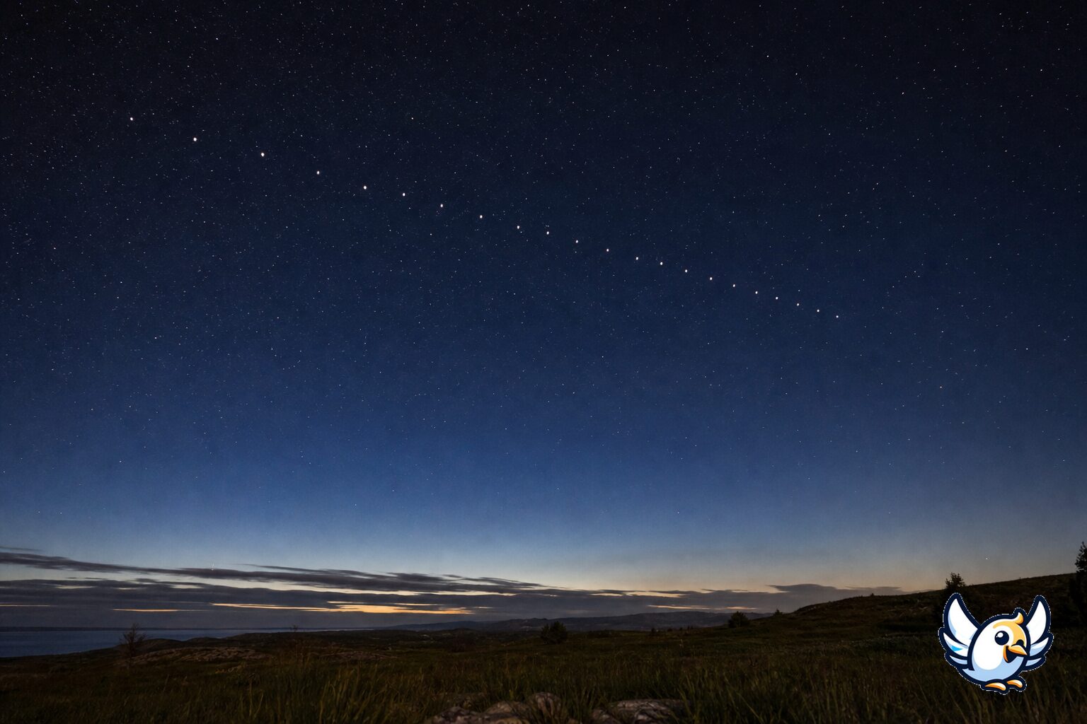 Starlink-satellitter over et &aring;bent landskab om natten